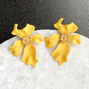 NEW Flower stud earrings in matte yellow